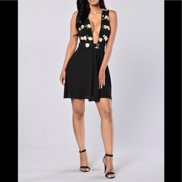 FashionNova// floral dress size small - Picture 2 of 9